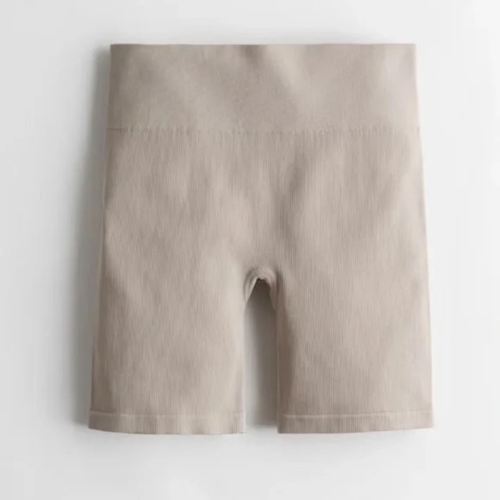NEW w/out tags: Gilly Hicks Ribbed Seamless Fabric Bike Short Tan